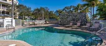 ~the Bonita Paddle Efficiency~ Your Home Away From Home In Paradise 1 Bedroom Condo by RedAwning