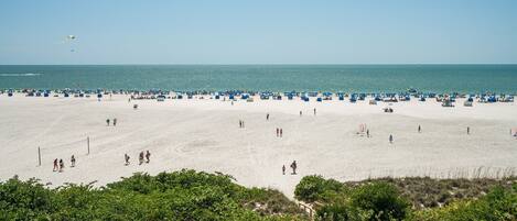 Condo, 3 quartos | Praia | Na praia