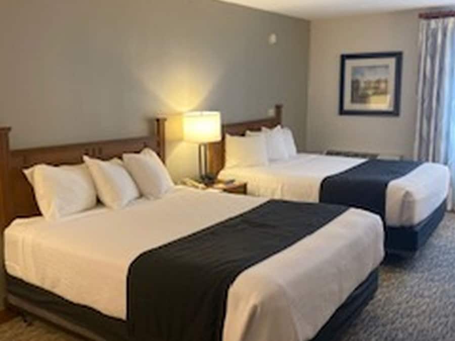Minibar, iron/ironing board, WiFi (free), individually decorated
