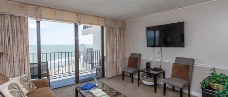 Condo, 1 Bedroom | Living area