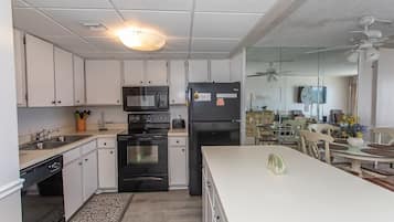 Condo, 1 Bedroom | Private kitchen | Fridge, oven, coffee/tea maker, toaster