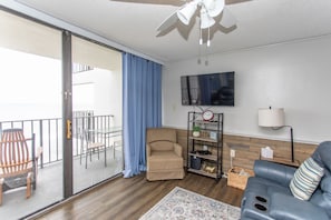 Condo, 2 Bedrooms | Living area