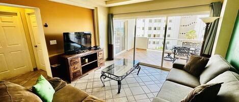 Condo, 2 habitaciones | Área de sala de estar