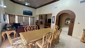 Biệt thự, 4 phòng ngủ | Khu ăn uống