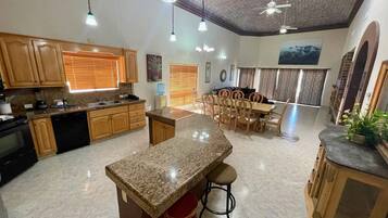 Vila, 4 kamar tidur | Dapur pribadi | Lemari es, oven, mesin pembuat kopi/teh, dan pemanggang roti