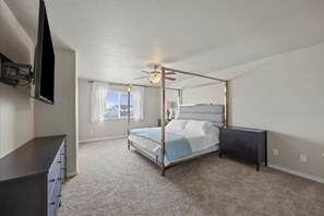 4 Schlafzimmer, Schreibtisch, Bügeleisen/Bügelbrett, Reisekinderbett