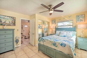 1 bedroom, Internet, bed sheets - Pet-Friendly Dunedin Townhome w/ Private Yard (Dunedin)