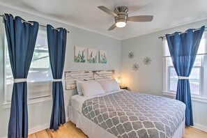 2 bedrooms, desk, iron/ironing board, internet - Grand Junction Vacation Rental w/ Fire Pit! (Grand Junction)