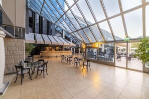 Outdoor dining - Queens Park Goynuk Hotel All Inclusive (Kemer)