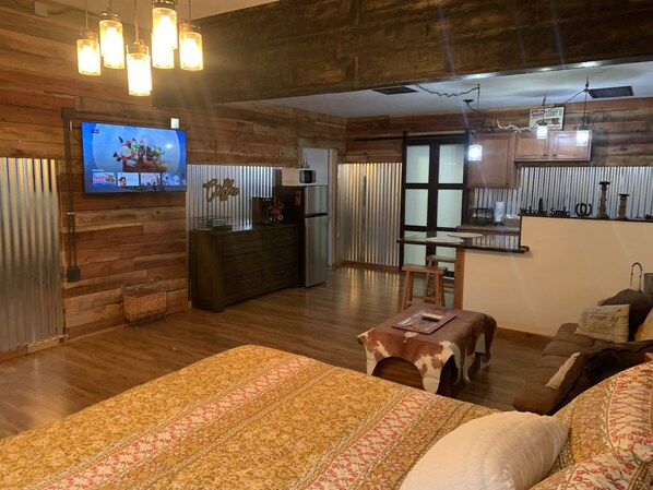 Free WiFi, bed sheets - Rustic Studio in Ridgecrest (Ridgecrest)