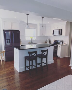 Microondas, horno, parrilla de estufa y lavavajillas 