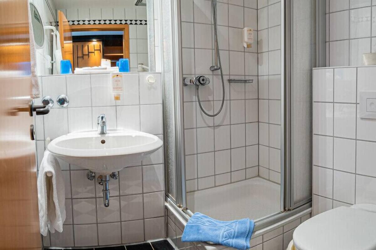 Klassieke tweepersoonskamer, privébadkamer | Badkamer | Handdoeken