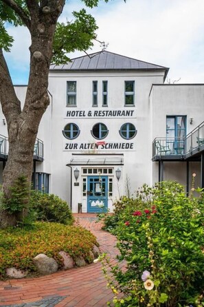 View from property - Hotel Zur Alten Schmiede (Schaprode)