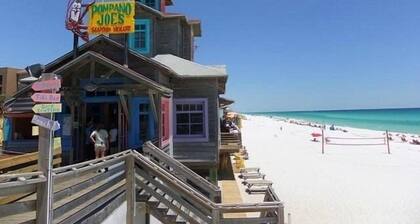 Beachside Breeze Cottage~Location! Crystal Beach, Destin~Steps to Beach & Pool