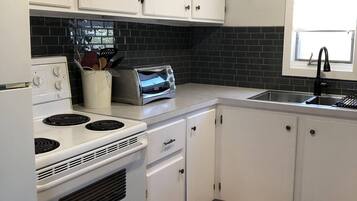 冰箱、微波炉、烤箱、炉灶