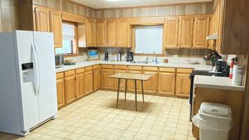 Réfrigérateur, micro-ondes, four, lave-vaisselle