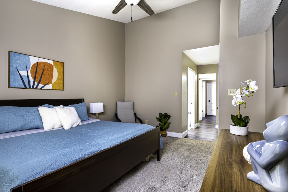 Newly Remodeled Modern home minutes from Speedway Kansas City Vrbo