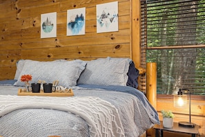 2 bedrooms, iron/ironing board, travel cot, WiFi - Secluded Smoky Mountain Escape - Peaceful, Private, Perfect (Sevierville)