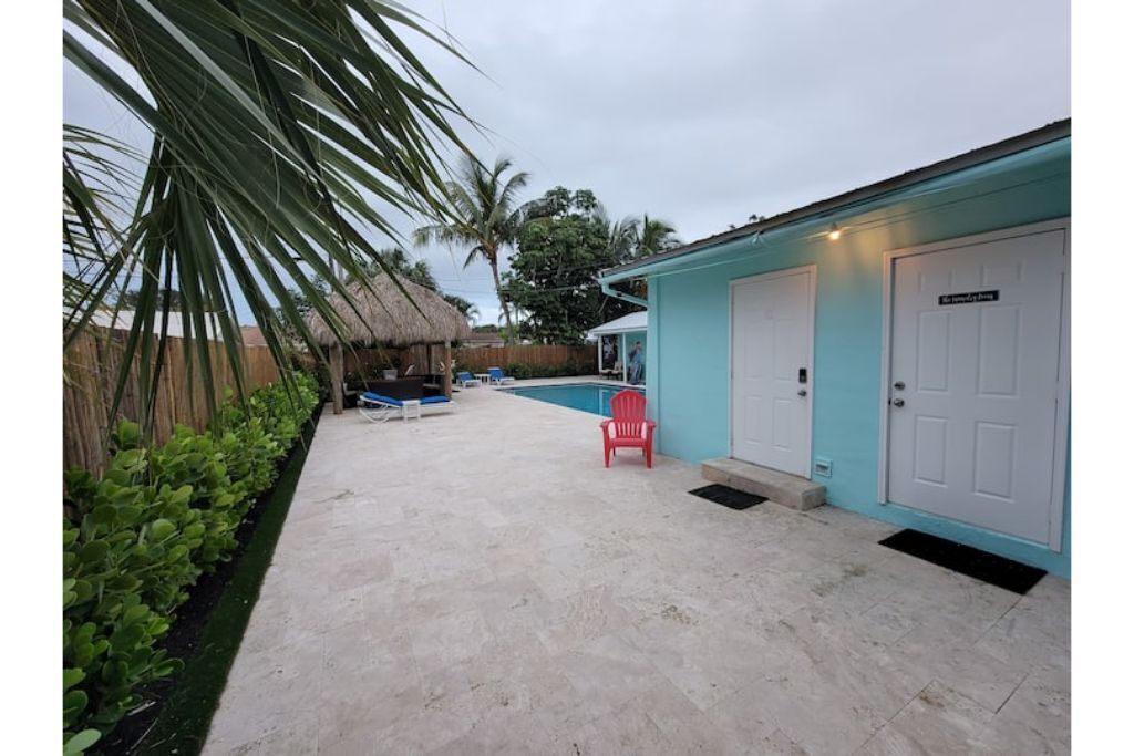 New Bedroom, Kitchen and Bathroom with a Pool