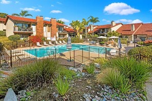 Outdoor pool, a heated pool - Carlsbad Hideaway. Pool, Spa, BBQ. Walking to restaurants/shops (Carlsbad)