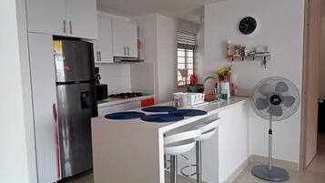 Full-sized fridge, microwave, stovetop, dishwasher