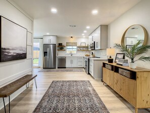 Fridge, microwave, oven, stovetop - Cypress Inn - Modern home close to Siesta Key (Sarasota)