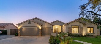 Luxury Home, Beautiful Neighborhood, Spacious for Family, with Pool/Spa. 