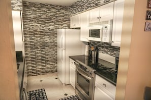 Kühlschrank, Mikrowelle, Ofen