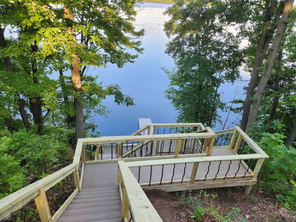 Lake Front Home 5 mins from Granite Peak Skiing and Blue Gill Boat Landing