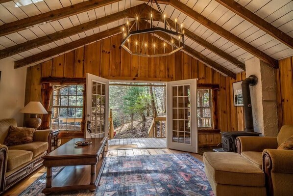 Interior - Hike the Holler - Stay & Explore (Cosby)