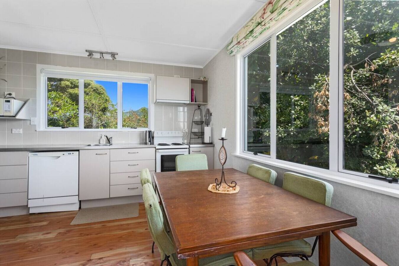 冷蔵庫、電子レンジ、コンロ、食器洗い機