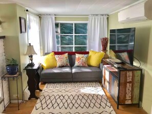 Smart TV, fireplace, stereo