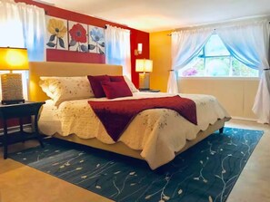 3 bedrooms, desk, iron/ironing board, free WiFi - Hilltop Harborview Tucked in a Private Enclave Just 2 Blocks above Town, Hot-tub (Port Jefferson)