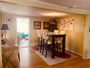 Dining - Hilltop Harborview Tucked in a Private Enclave Just 2 Blocks above Town, Hot-tub (Port Jefferson)