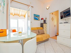 TV - Holiday Home Happy Holiday (Rogoznica)