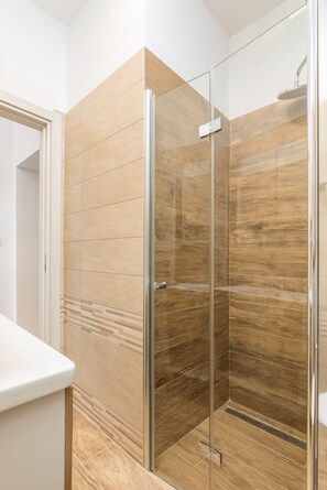 Shower, hair dryer, towels, toilet paper - Marceta Apartment 4 - Pool and Big Garden (Fažana)