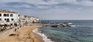 A coastal town with white buildings, a sandy beach, and rocky outcrops in the sea. - Casa Coene, a charming, fully equipped Spanish house (Pals)