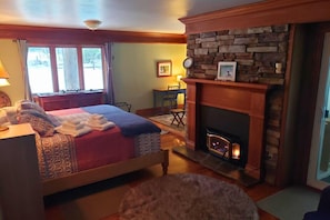 Premium Room - Rising Spirit Bed & Breakfast (Clarington)