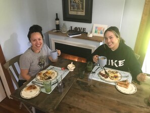 Free daily full breakfast - Rising Spirit Bed & Breakfast (Clarington)