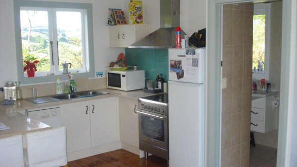 Private kitchen - Superb sea & country views, private retreat (Leigh)