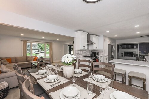 Family-friendly, large home in Avon Lake, Hot Tub and EV charger 