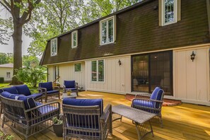 Terrace/patio - Family-friendly, large home in Avon Lake, Hot Tub and EV charger (Avon Lake)