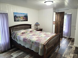 4 Schlafzimmer, Schreibtisch, Bettwäsche