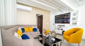 TV - Tower Rialto | A Cozy Getaway (Santiago De Los Caballeros)