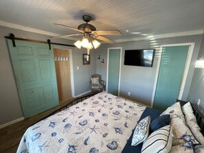 3 bedrooms, iron/ironing board, free WiFi, bed sheets - Beach get away with direct neighborhood beach access (pet friendly!). (St. Augustine)
