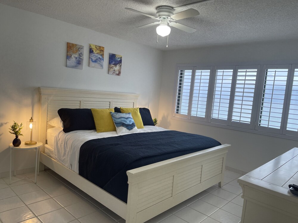 Penthouse Oceanfront Condo with Private Beach!! Hutchinson Island