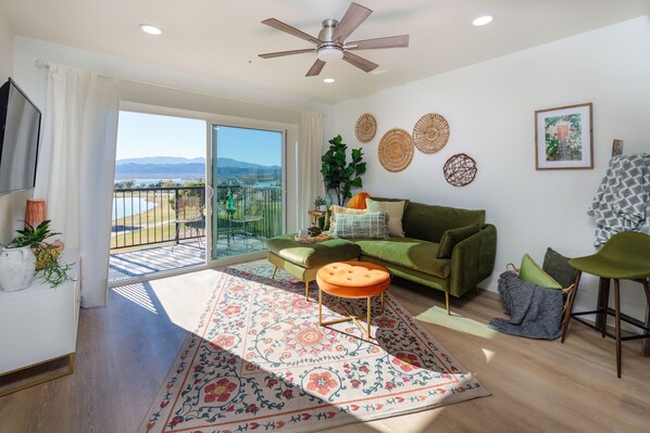 Una Smart TV, libros