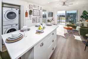 Interior - Stunning Lake Views!! Short walk to London Bridge, Lake, Restaurants, and Shops! (Lake Havasu City)