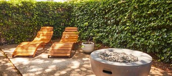 Zen Garden Retreat, 2queen + 2full sized beds, near UO, fast Wi-Fi, sunset views