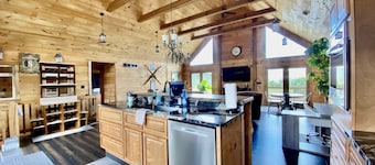 Gorgeous Log Cabin with breathtaking views